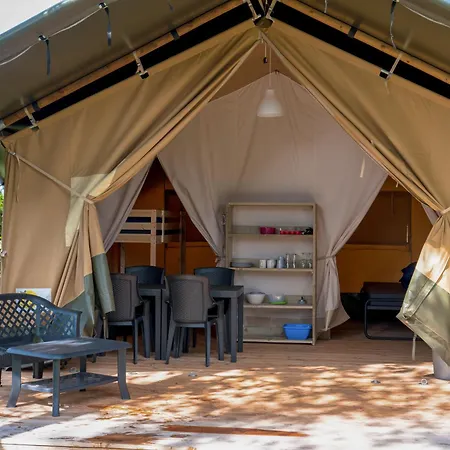 Camping Grandes Rives ラグジュアリーテント *