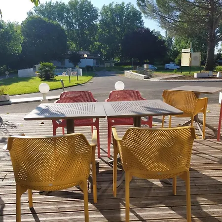 Camping Grandes Rives ラグジュアリーテント サント