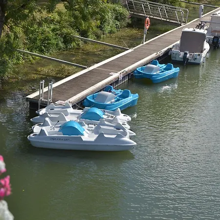 Camping Grandes Rives ラグジュアリーテント