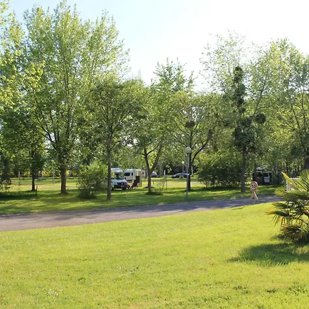 Camping Grandes Rives *